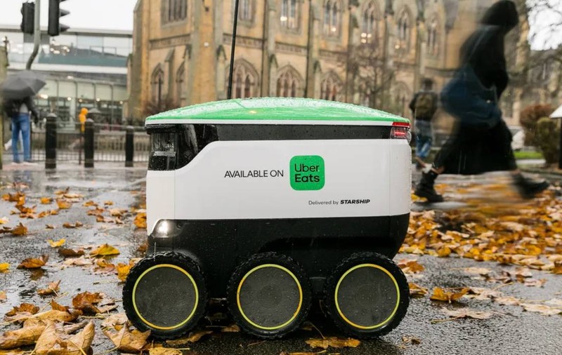 Cum vrea Uber Eats să livreze mâncare cu roboți în Marea Britanie