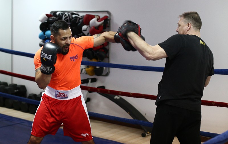 Robert Cristea promite show la gala de box profesionist de la Oradea. Își apără titlul național la semimijlocie: ”Mă bat cu oricine” | FOTO&VIDEO
