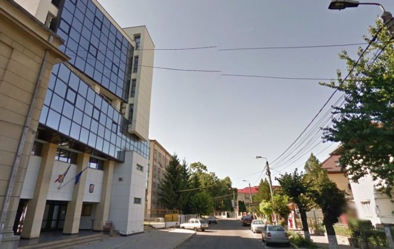 Tentativă de răpire a unei eleve din fața unei școli, în Bacău. Cum a încercat bărbatul să ademenească fetița