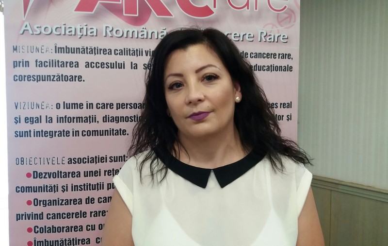 Adriana Covaciu are leucemie de 13 ani, dar e o învingătoare : ”În lupta cu cancerul, să nu te vezi în mormânt, ci viu, iubind”