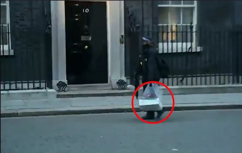 VIDEO | Livrare surprinzătoare la reședința premierului britanic, înainte de votul decisiv pentru Brexit din Parlament