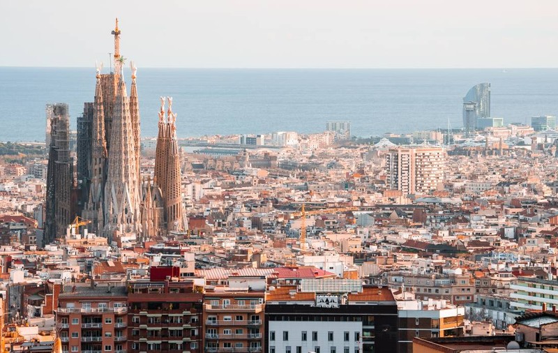 Spania obligă Airbnb să șteargă peste 60.000 de anunțuri ilegale de închiriere. Decizia radicală vine în contextul crizelor de locuințe
