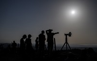 Marea eclipsă solară din 12 august 2026 a început să își arunce umbra peste emisfera nordică