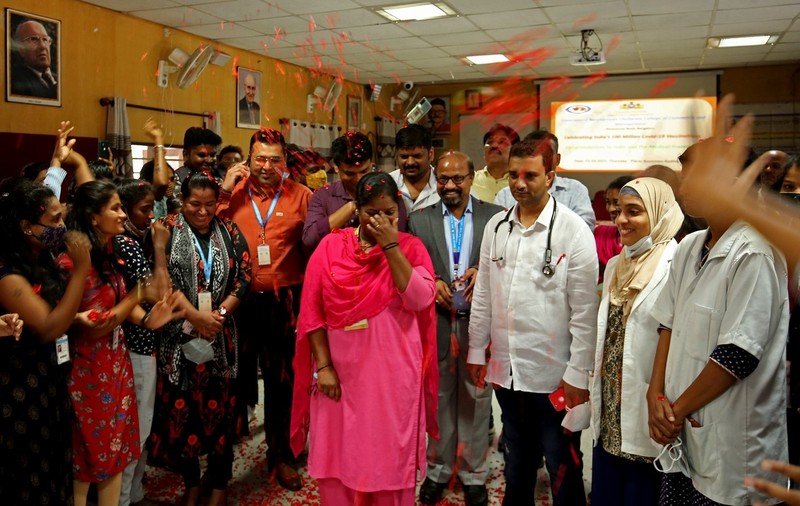 India a sărbătorit administrarea unui miliard de doze de vaccin anti-COVID. Multe restricții, ridicate