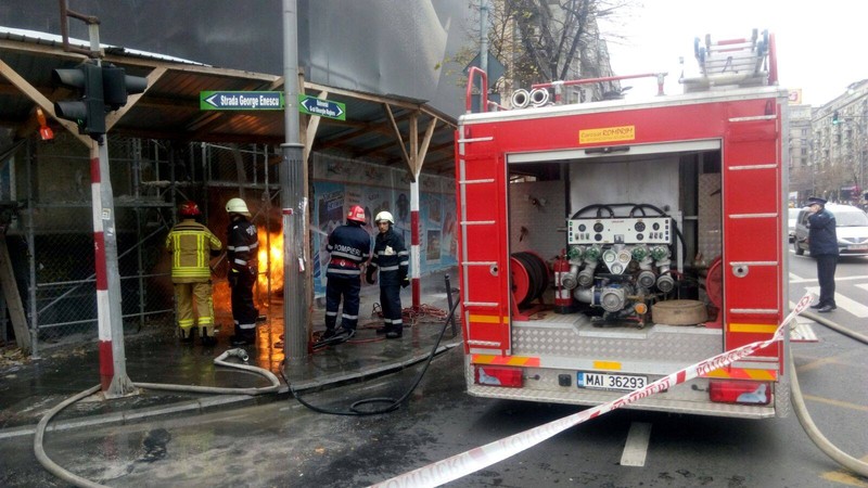 Incendiu lîn centrul Capitalei. la un bloc aflat în reabilitare