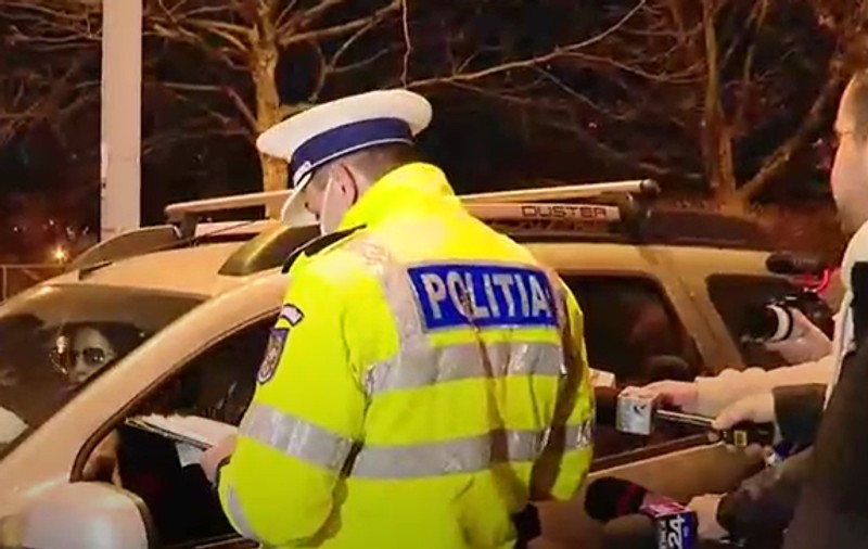 Fost polițist din Vaslui, prins când spărgea o bancă din Iaşi. Agentul fura din farmacii și săli de jocuri