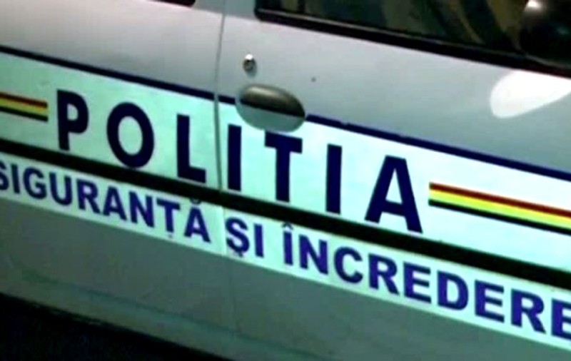 O mașină de poliție s-a răsturnat într-un șant în Satu Mare