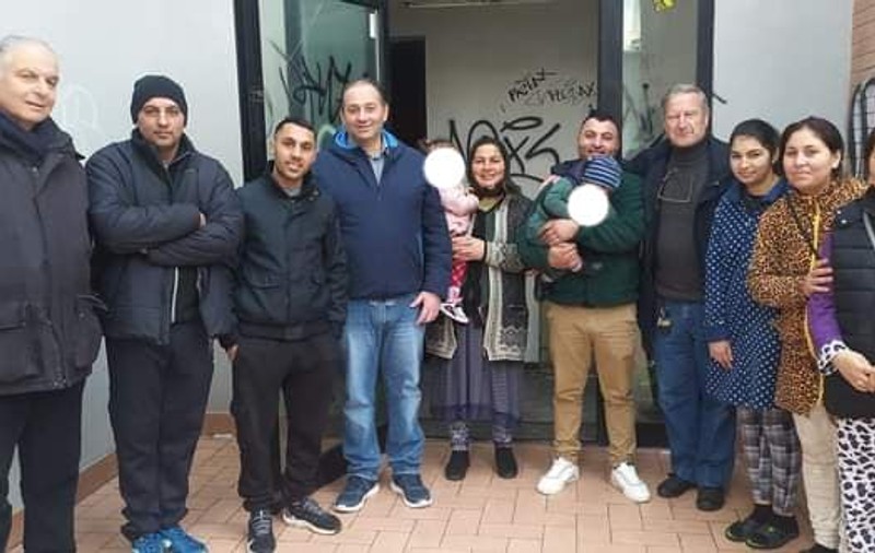 Hotel dezafectat din Roma, ocupat ilegal de 19 români, inclusiv copii mici: „Stau fără lumină și fără încălzire“