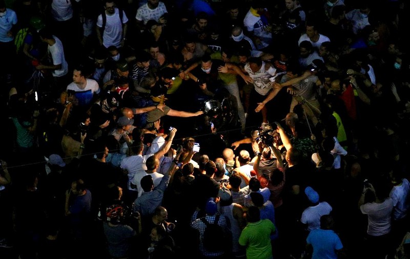 Explicațiile Poliției Capitalei despre intervenția din Piața Victoriei. Desfășurarea evenimentelor care au dus la rănirea jandarmilor