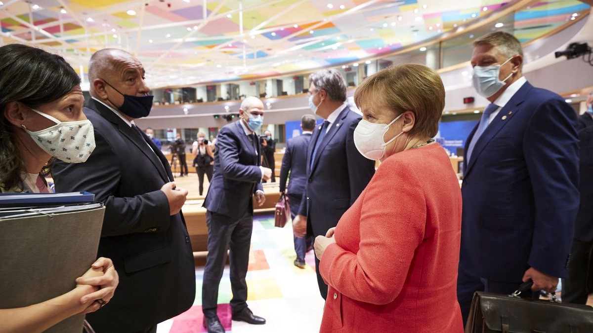 Premierul bulgar Boiko Borisov, cancelarul Angela Merkel și președintele Klaus Iohannis la Consiliul European FOTO: Consiliul European