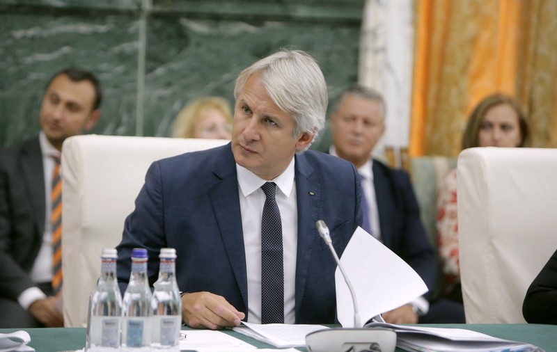 Legea insolvenței intră în Guvern. Teodorovici: Statul are de recuperat 63 de miliarde de lei de la firme