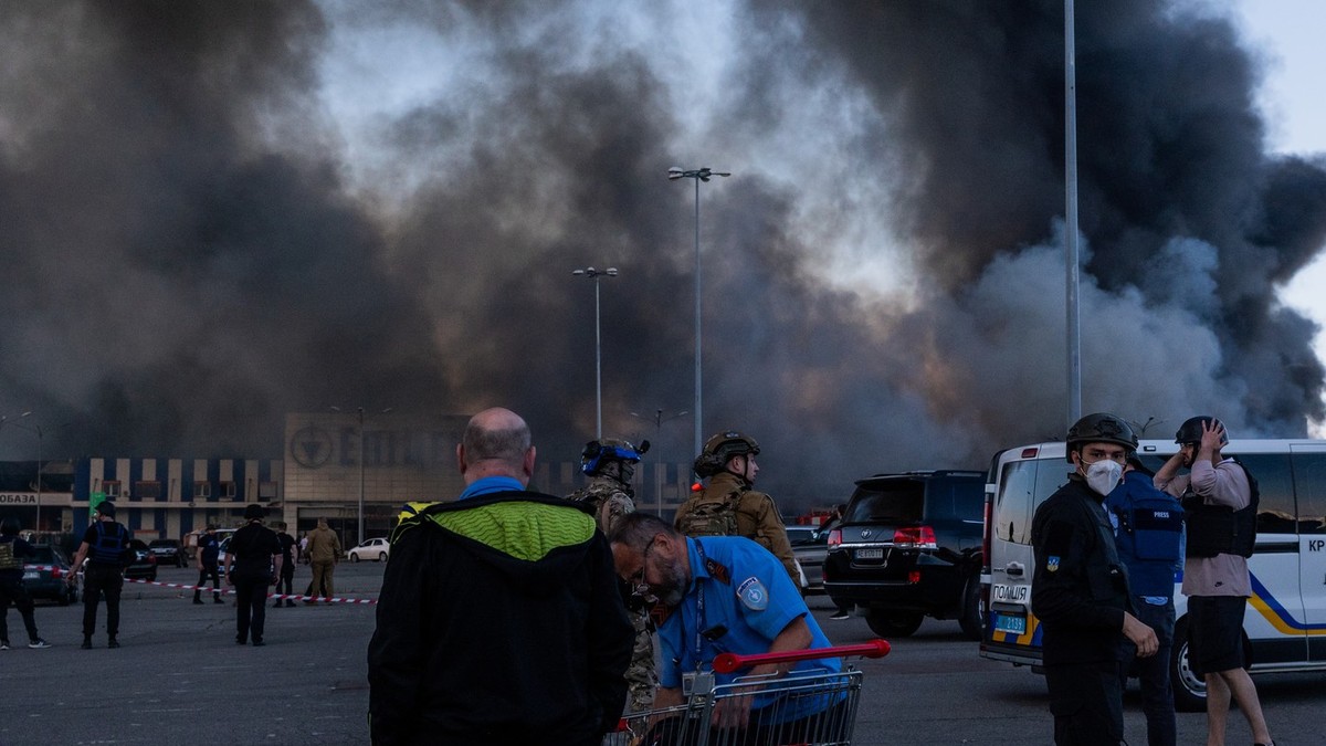 Bombardament rusesc asupra unui hipermarket din Harkov Foto: Profimedia