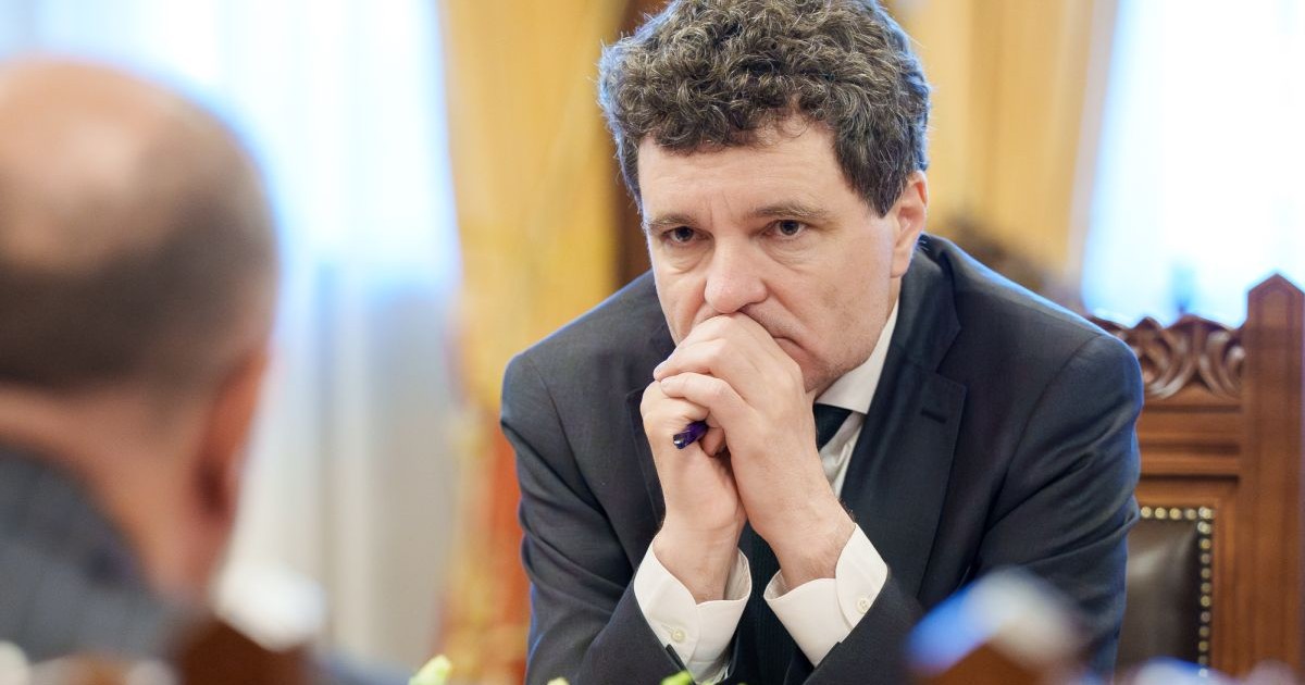 Președintele Nicușor Dan discută, îngândurat, cu reprezentanți ai mediului asociativ de afaceri, Palatul Cotroceni, 29 mai 2025