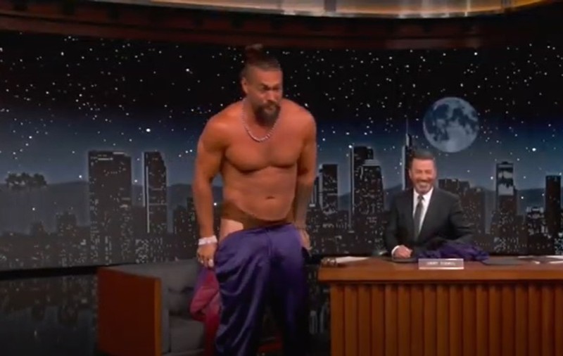 Jason Momoa s-a dezbrăcat în direct, la TV. Starul din „Aquaman” a dat explicații: „Nu-mi mai place să port haine”
