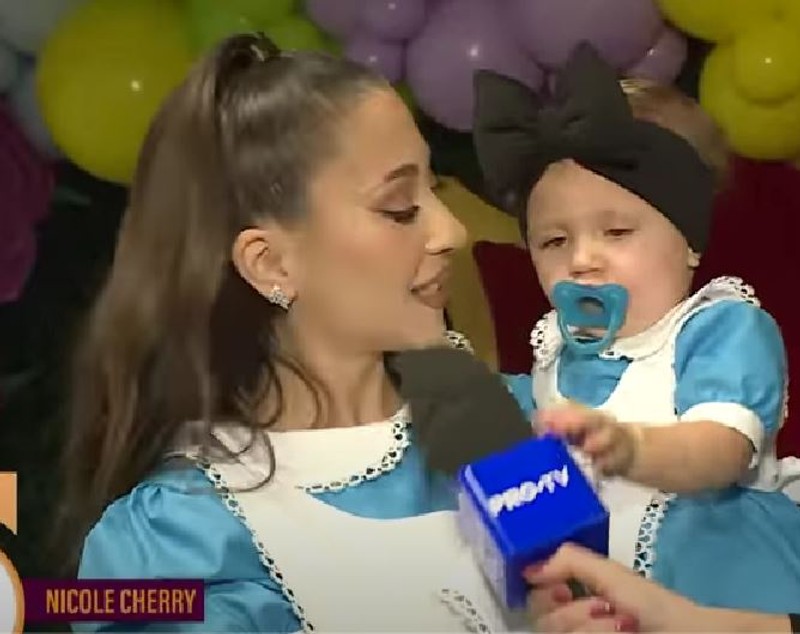 Nicole Cherry i-a rupt turta fiicei sale: „M-am ocupat foarte mult de petrecerea ei”. Ce obiecte a ales Anastasia de pe tavă