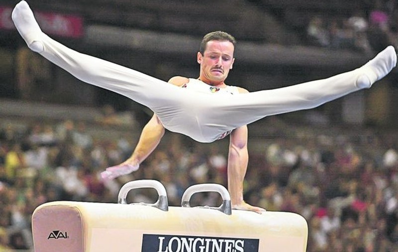Marius Urzică, singurul campion olimpic din istoria gimnasticii româneşti, împlineşte astăzi 37 de ani şi are o dorinţă specială: «Sper ca fiul cel mic să-mi calce pe urme»