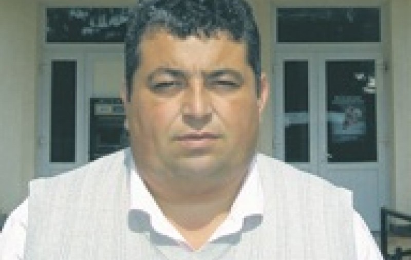 Mihai Petria, primarul din Tudora, a fost suspendat de prefectul județului Botoșani. Edilul și-a dat demisia și apoi s-a răzgândit