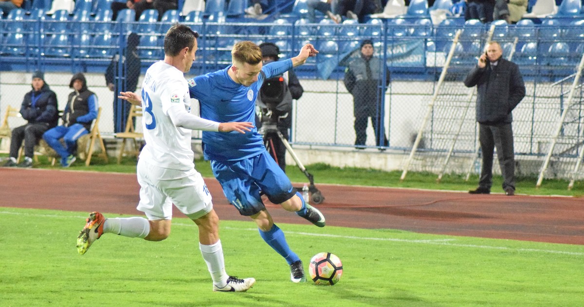 Bogdan Ungurusan (S) si Ionut Pantiru (D) in meciul de fotbal dintre CSM Politehnica Iasi si FC Botosani, din play out-ul Ligii 1 Orange, disputat pe stadionul Emil Alexandrescu din Iasi, sambata 8 aprilie 2017. SPORT PICTURES