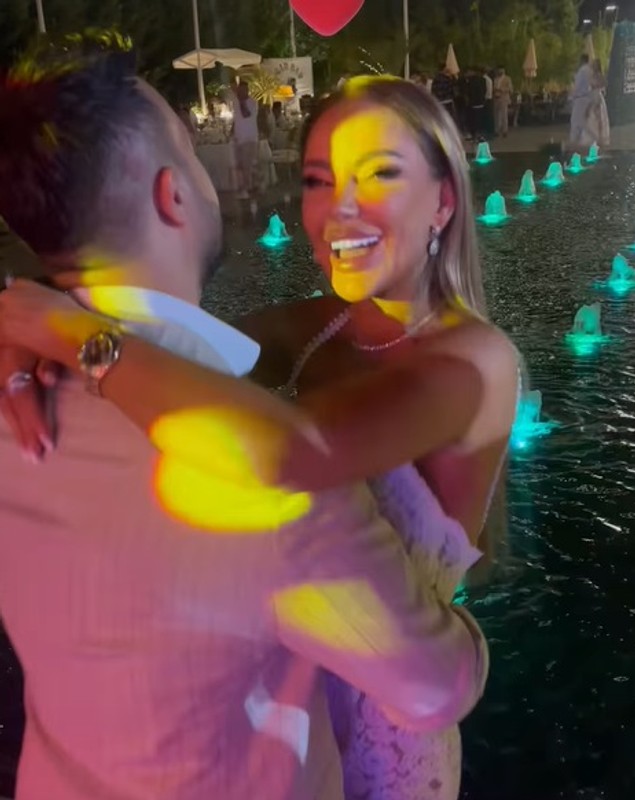 Cum au apărut Bianca Drăgușanu și Gabi Bădălău la nunta atipică a Mariei Constantin. Ea a schimbat două rochii