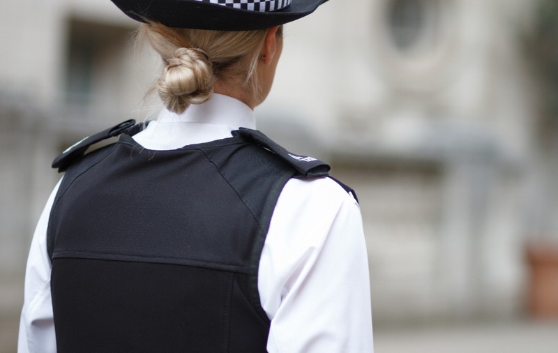 Metoda ingenioasă prin care polițistele din Marea Britanie îi prind pe bărbații care hărțuiesc femei