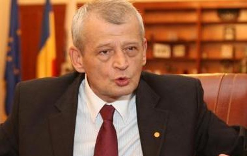 Oprescu pregăteşte bani de rezervă pentru cutremur