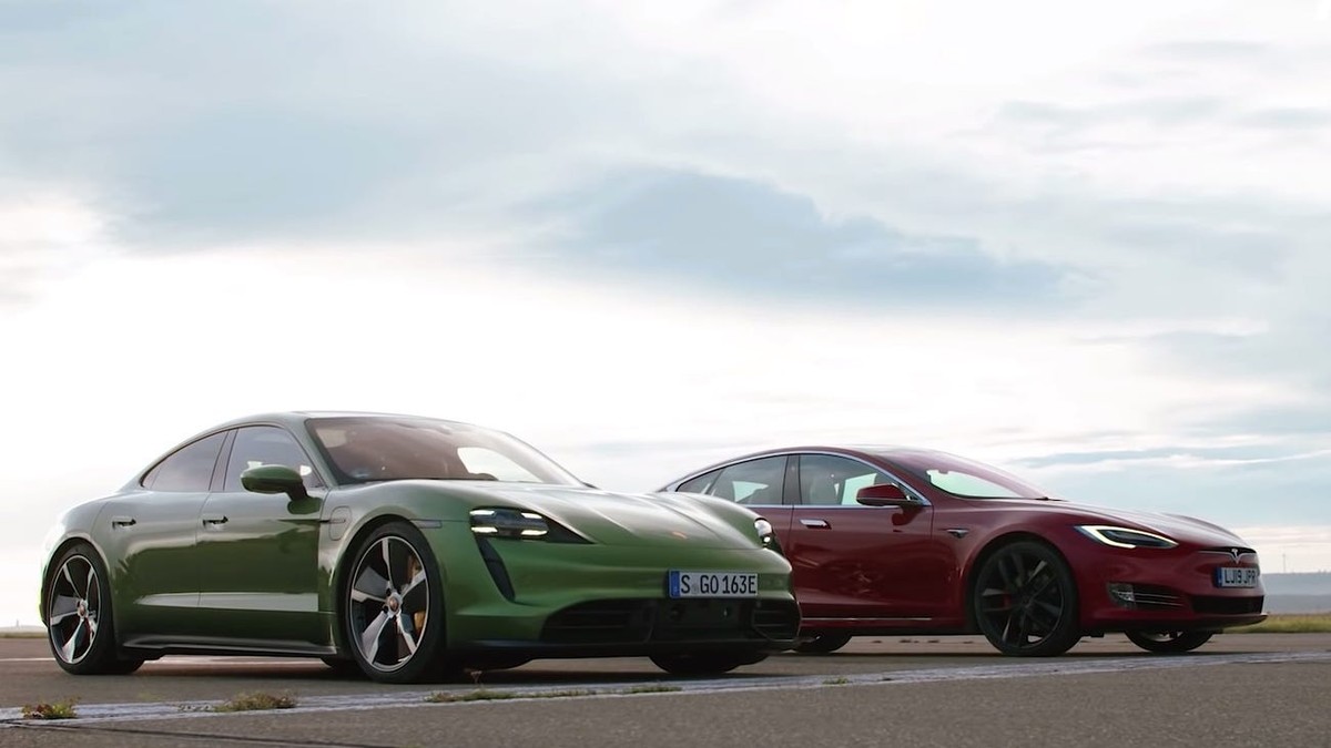 Elon Musk se ceartă cu cei de la Top Gear pe rezultatele unei întreceri de viteză între Tesla Model S și Porsche Taycan