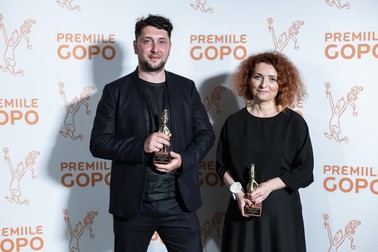 Regizorul Radu Ciorniciuc și producătoarea Monica Lăzurean-Gorgan, premiați la Gopo pentru filmul „Acasă” FOTO Ionuț Rusu