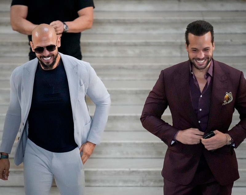 Cine sunt, de fapt, frații Paul: Cum au devenit celebri. Logan s-a bătut cu Mayweather, Jake l-a înfruntat pe Tyson: i-au provocat la luptă și pe frații Tate
