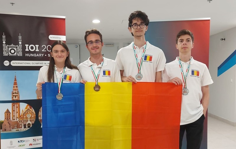 Patru elevi români, medaliați cu argint și bronz la Olimpiada Internațională de Informatică din Ungaria