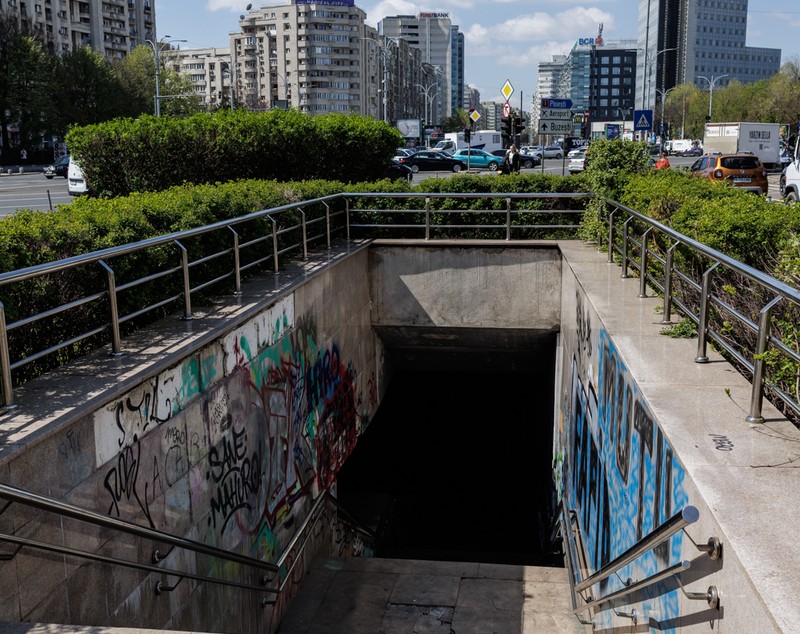 Peisaj de ghetou, la doar 50 de metri de Guvern. Cum arată pasajul reabilitat cu 3 milioane de euro