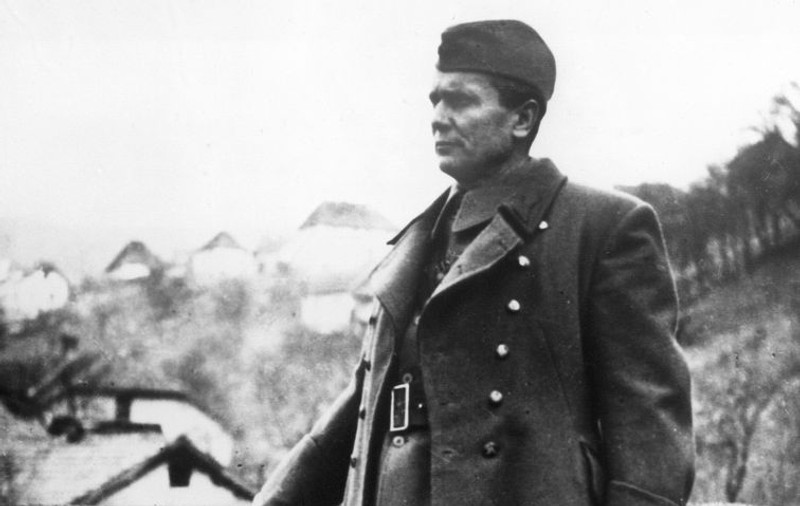 Văduva lui Tito a primit paşaport şi carte de identitate după 30 de ani