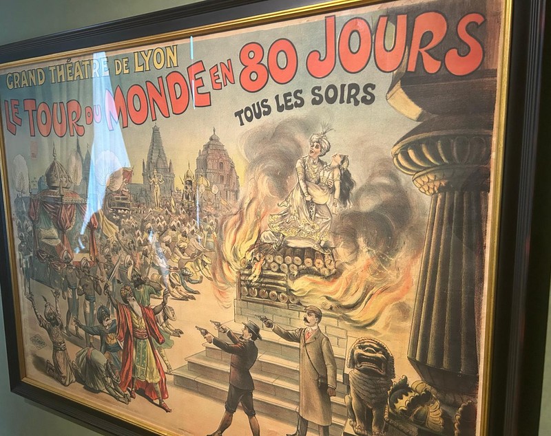 Legătura dintre casa lui Jules Verne din Amiens și București. „Ocolul Pământului” prin orașul unde autobuzele au pe ele poza scriitorului despre care se spune că s-a iubit cu o româncă