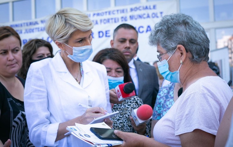Ce i-a răspuns Raluca Turcan unui om care i-a spus că nu se poate trăi din salariul minim