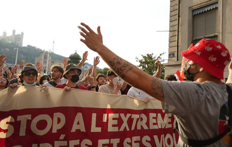 Alegeri în Franța. Atmosferă tensionată la Lyon: comercianții se baricadează de teama unei manifestații violente împotriva extremei drepte