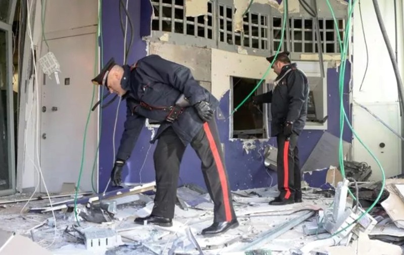 Român mort într-o explozie puternică la Andria, în Italia, în timp ce pregătea o bombă pentru a sparge bancomate