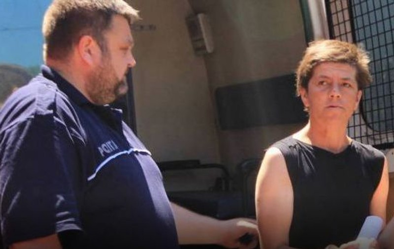 11 ani de închisoare pentru femeia din Hunedoara care și-a lăsat copiii să ardă de vii în casă