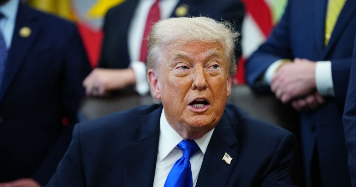 Donald Trump vorbește de la Biroul Oval din Casa Albă, Washington DC, SUA, 30 aprilie 2026