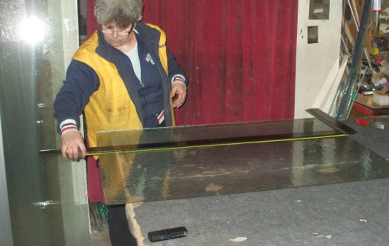 Singura femeie geamgiu din Sfântu Gheorghe nu s-a tăiat niciodată în 16 ani de când practică meseria
