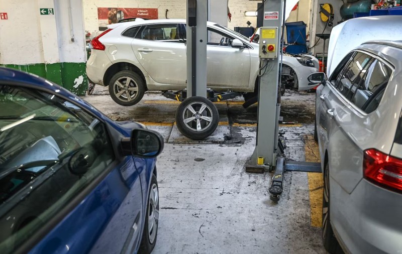 O șoferiță și-a lăsat mașina la service și s-a trezit peste o lună cu o „ploaie” de amenzi de plătit