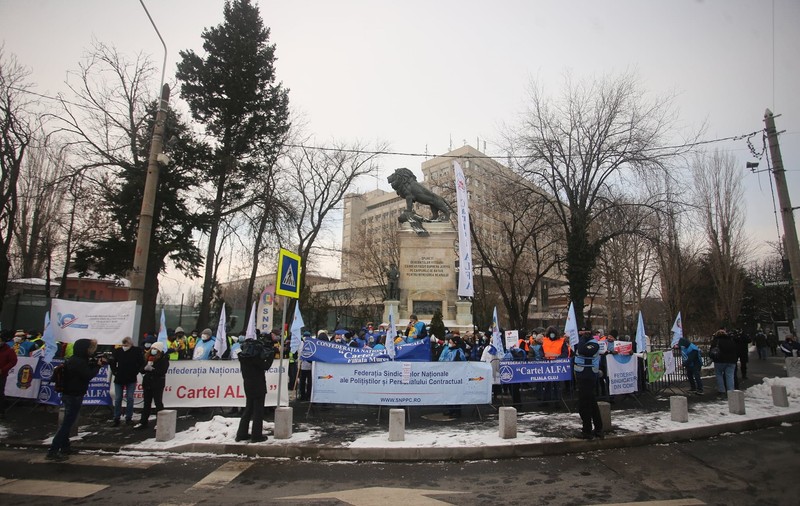 Protest în fața Palatului Cotroceni, pentru salarii și pensii mai mari