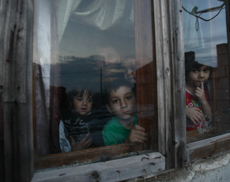 Reprezentant al Băncii Mondiale: „Am văzut în România oameni care locuiesc ca în ghetourile din Mumbai”. Locuim în case înghesuite, deteriorate și fără utilități