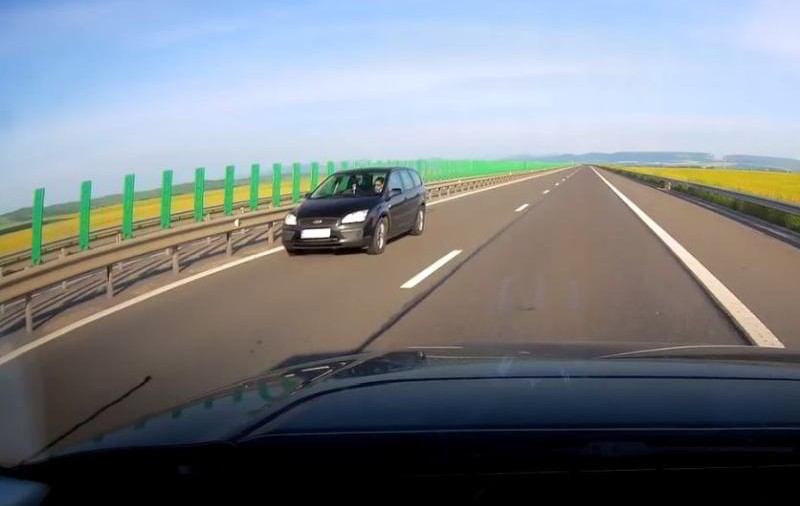 O șoferiță a condus pe contrasens pe autostrada A3. „Sper că nu a ucis pe nimeni” / VIDEO