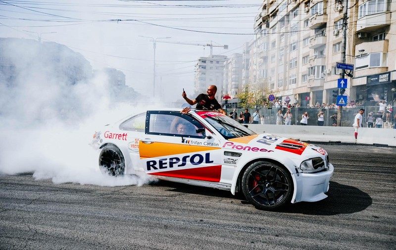 Peste 30.000 de cai putere în Ploiești la prima etapă din Campionatul Național de Drift 2026
