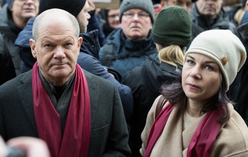 Disensiuni la vârful guvernului german: șefa diplomației îi cere lui Olaf Scholz să aprobe furnizarea către Ucraina a rachetelor Taurus