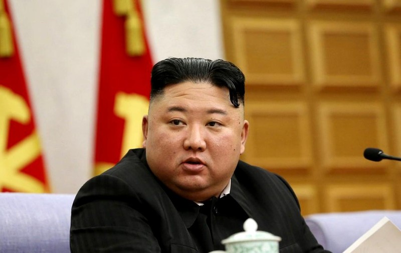Coreea de Nord le-a interzis cetățenilor să îmbrace paltoane de piele pentru a nu imita stilul lui Kim Jong-un