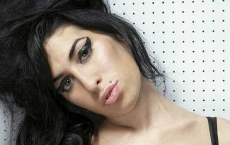 Albumul postum al lui Amy Winehouse, în fruntea vânzărilor din Marea Britanie