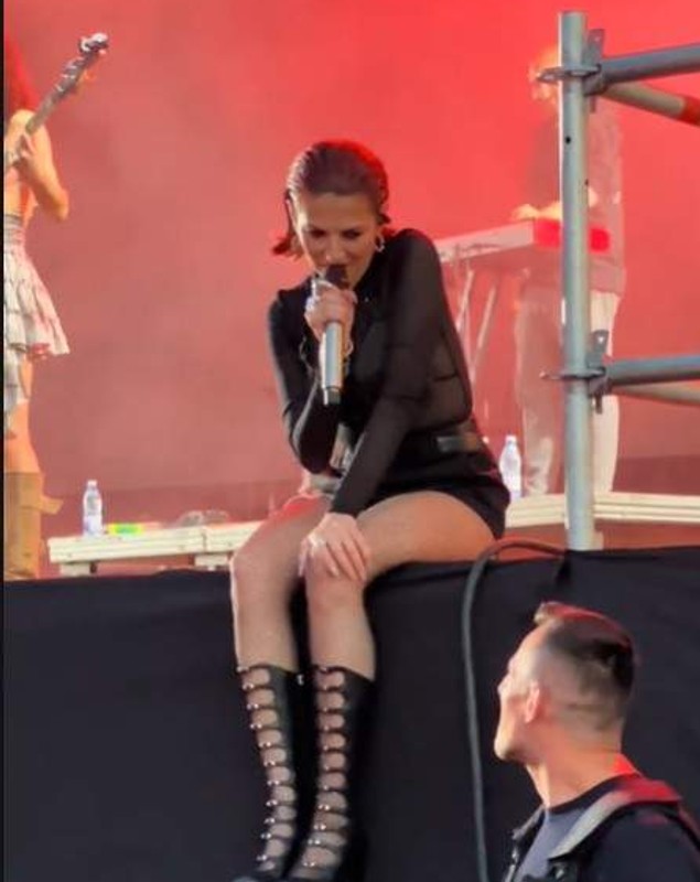 Ce i-a spus Lidia Buble unui jandarm care asigura ordinea la concertul ei. Gestul ei a atras atenția tuturor. „Am și eu grijă de tine”
