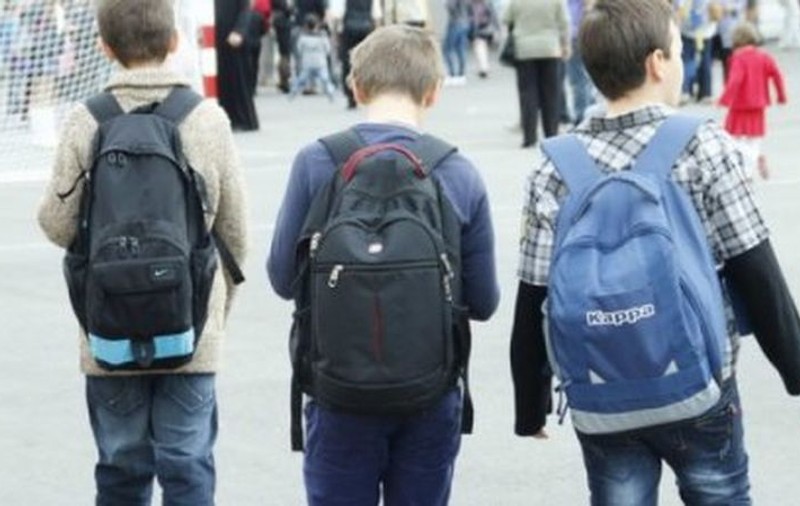 Ce le-a cerut o profesoară din Buzău elevilor ei în prima zi de școală. Rechizite pentru copiii nevoiași în loc de flori
