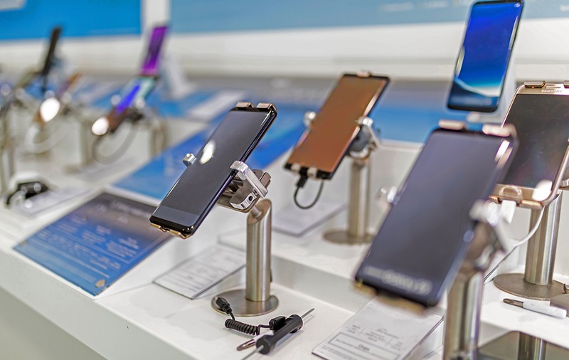 Posibile efecte ale coronavirusului în economia României: scumpirea electronicelor și scăderea leului