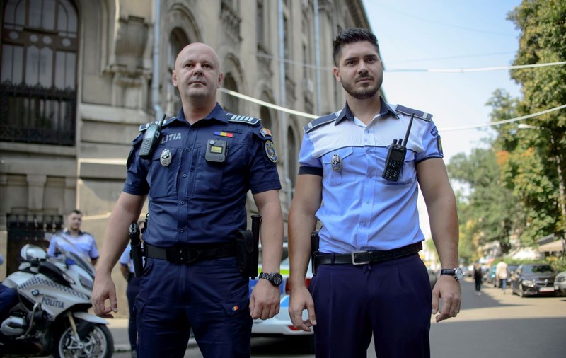 Anchetă a polițiștilor din Ilfov, după ce mai multe mașini au fost sparte, iar hoții au furat bunuri din șapte dintre acestea